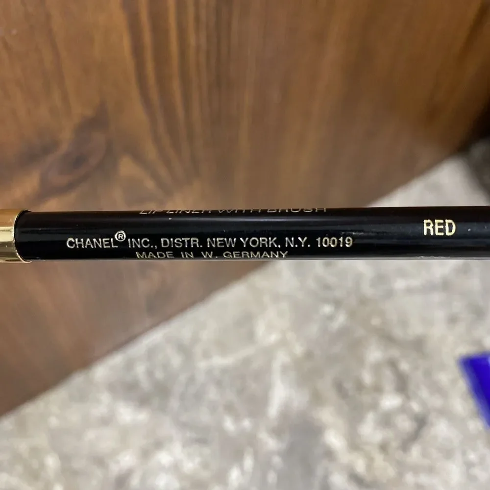 Chanel Crayon Contour Des Levres Lip Liner With Brush‎ Shade Red RARE lipliner